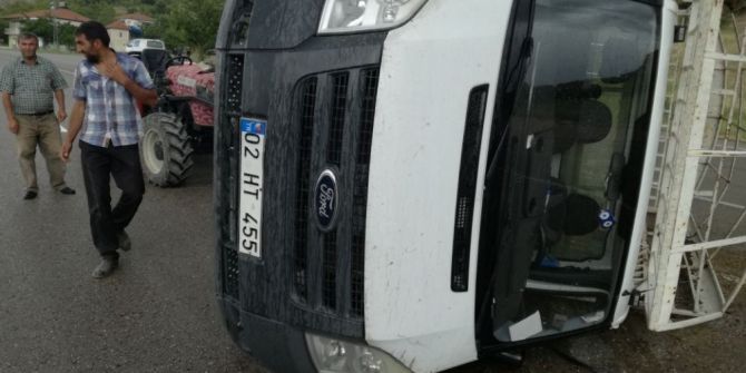 Kamyonet Takla Attı: 1 Yaralı