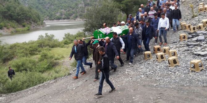 Talihsiz Kız Son Yolculuğuna Uğurlandı