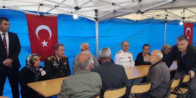 Genelkurmay Başkanı Akar Şehit Ailesine Taziye Ziyaretinde Bulundu