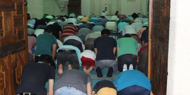 Adıyaman’da Camiler Kadir Gecesi’nde Doldu Taştı