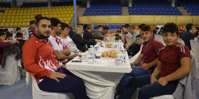 Kırıkkaleli Sporcular İftarda Buluştu