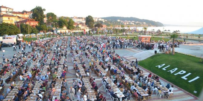 3 Bin Kişiye Sahilde İftar