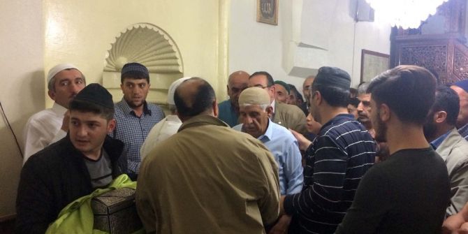 Bitlis’te Kadir Gecesinde Sakal-ı Şerife Yoğun İlgi