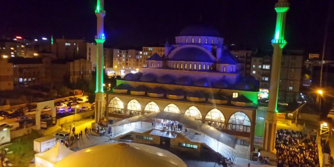 Van’da Kadir Gecesi Coşkusu