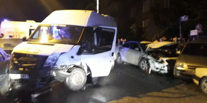 Başkent’te Servis Kazası: 8 Yaralı