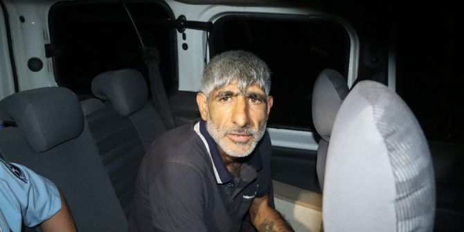 Mahalle Sakinleri Evlerin İçin Gözetleyip Cinsel İstismarda Bulunan Şahsı Yakaladı