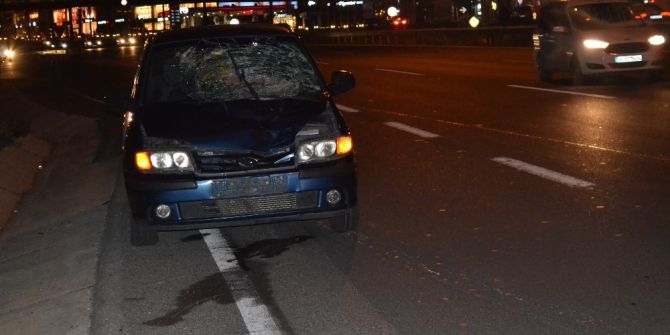İzmir’de Otomobil Yaya Çarptı: 1 Ölü