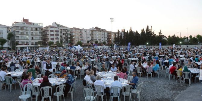 Binlerce Avcılarlı, Geleneksel İftar Yemeğinde Bir Araya Geldi