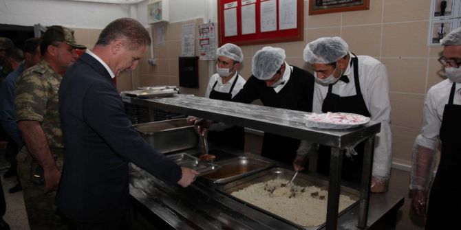 Vali Gül, Askerlerle Sahur Yaptı