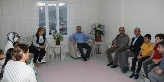 Vali Toprak, Atış Ailesinin Evine Konuk Oldu
