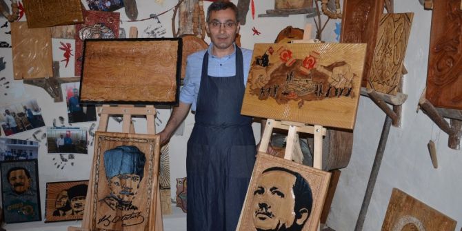 Yaşadıklarını Ahşaba Kazıyor