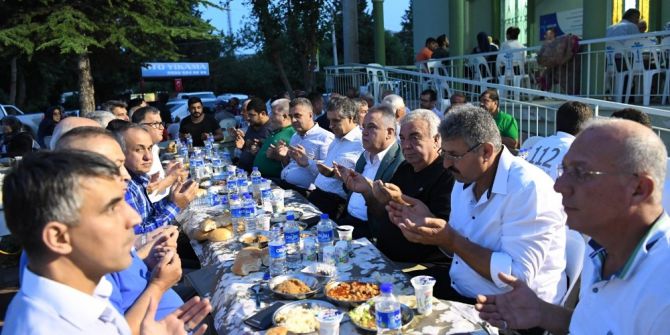 Başkan Böcek, Bahtılı Mahallesi’nde İftar Yaptı