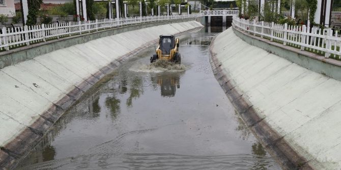 Gölbaşı’nda Su Kanalları Rutin Olarak Olarak Temizleniyor