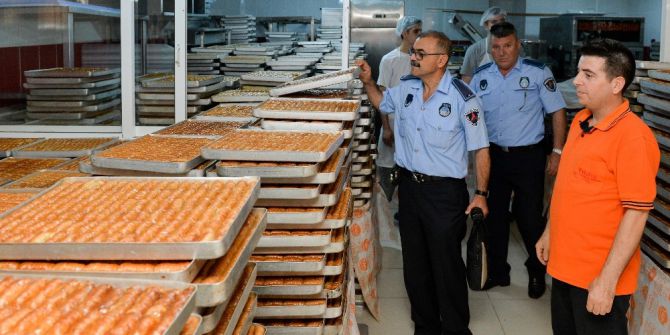 Muratpaşa’da Tatlıcılara Denetim