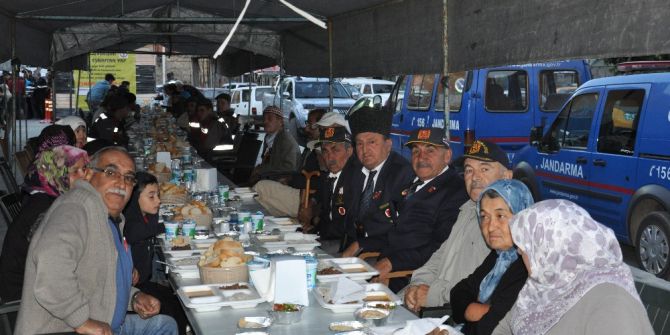 Sarıveliler Halkı Belediyenin İftarında Biraraya Geldi