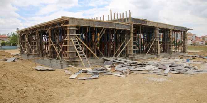 Karaman Belediyesi, Larende Mahallesine Hanımlar Spor Ve Kültür Merkezi Yapıyor