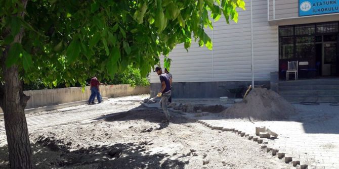 Adilcevaz’da Okul Bahçelerinde Düzenleme