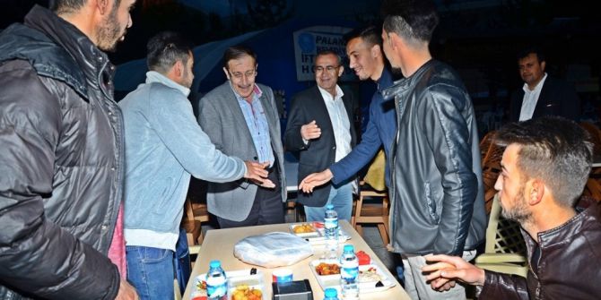 Kaymakam Yavuz Ve Başkan Bulutlar Vatandaşlarla Birlikte İftar Yaptı