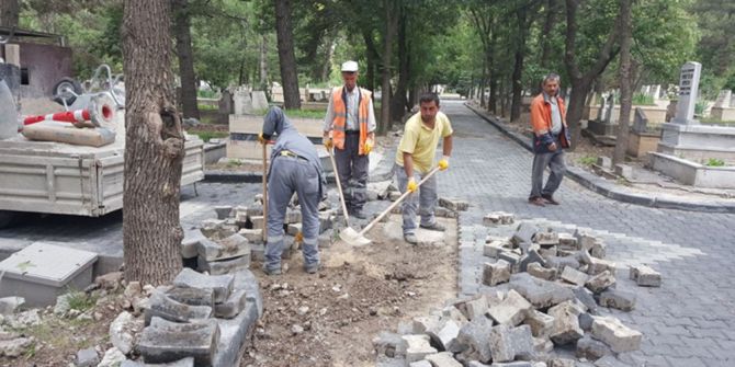Büyükşehirden Mezarlıklarda Bayram Temizliği