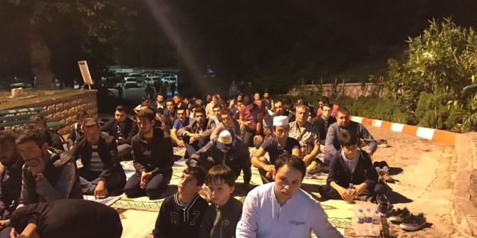 Kadir Gecesinde 625 Yıllık Orhangazi Camii Doldu Taştı