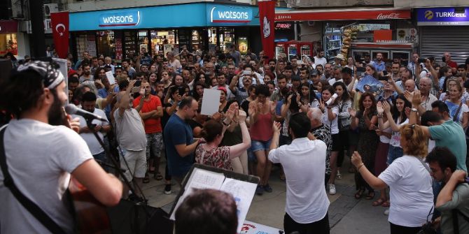 Kazım Koyuncu Konak’ta Şarkılarıyla Anıldı