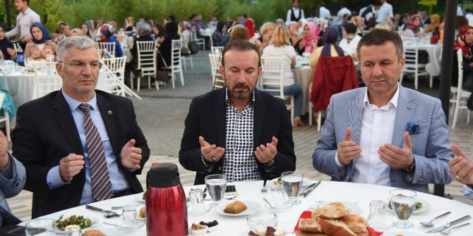 Başkan Doğan, Ak Parti Teşkilatını İftarda Ağırladı