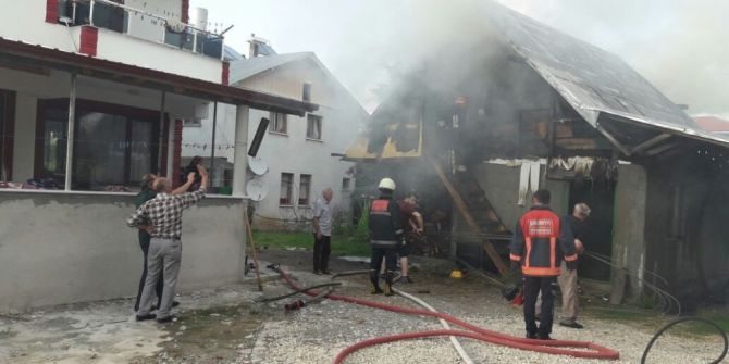 Samanlıkta Çıkan Yangın Korkuttu