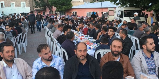 Başkan Cabbar İftarda Yukarı Mahalle Halkının Misafiri Oldu