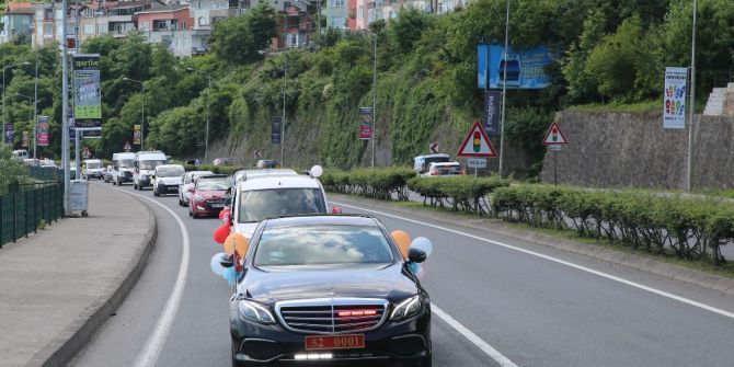 Valinin Makam Aracı Sünnet Konvoyunda