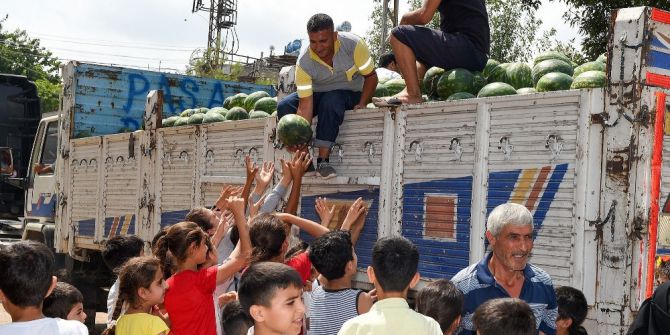 Seyhan Belediyesi 50 Ton Karpuz Dağıttı