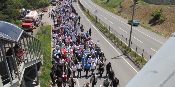 Kılıçdaroğlu’na Rabia İşaretli Karşılama