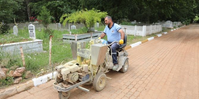 Mezarlıklar Bayrama Hazır
