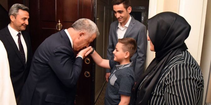 Bakan Arslan 15 Temmuz Şehidinin Ailesiyle İftar Yaptı