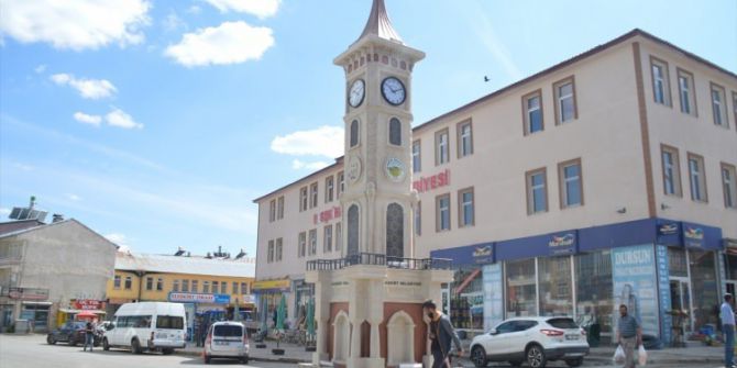 İzmit’ten Eleşkirt’e Saat Kulesi