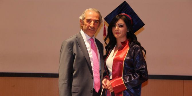 En Büyük Rakibi Kız Kardeşi