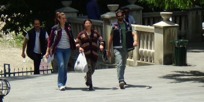 İki Çocuk Annesi Uyuşturucu Satarken Suçüstü Yakalandı