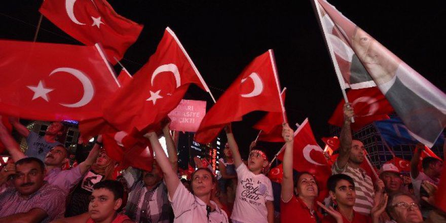 24. Günde De Binlerce Başkentli ’Demokrasi Nöbeti’nde