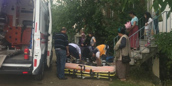 Merdivenlerden Düşen Kadın Yaralandı