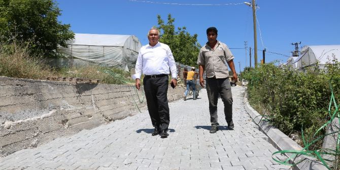 Erdemli’de Yol Yapım Çalışmaları Sürüyor