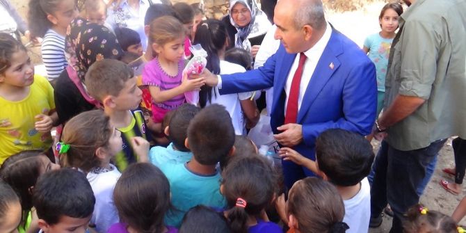 Kilis’te Bayram Öncesi Çocuklara Oyuncak Bebek Dağıtıldı