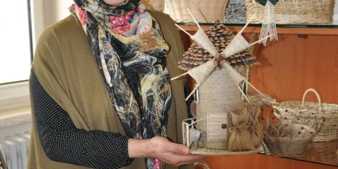 Atık Malzemelerle Süs Eşyası Yapıyorlar