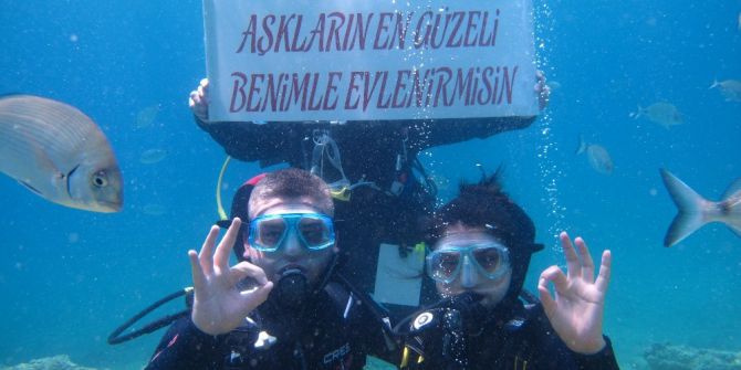 Su Altında Sürpriz Evlilik Teklifi