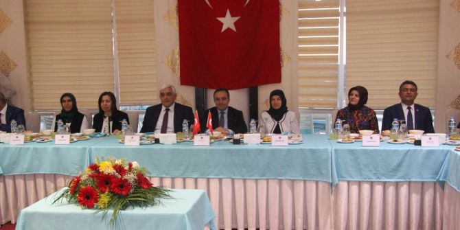 Vali İsmail Çataklı’ya Veda Yemeği