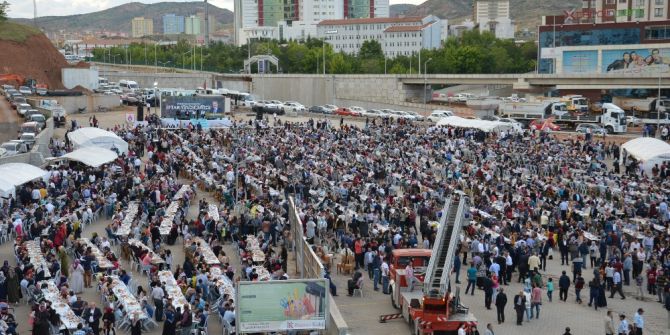 12 Bin Kişi İftar Sofrasında Buluştu