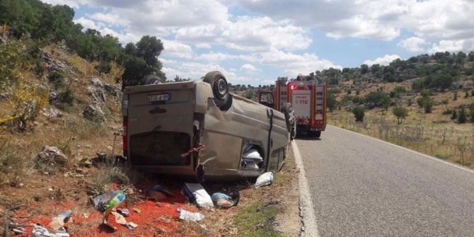 Takla Atıp Ters Dönen Aracın Sürücüsü Yara Almadan Kurtuldu
