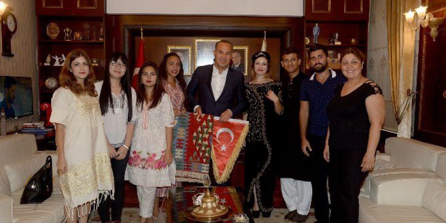 Yabancı Öğrenciler Başkan Sözlü’yü Ziyaret Etti