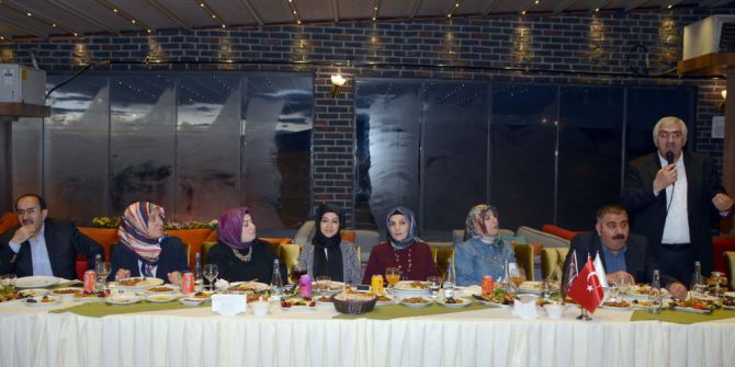 Ak Parti Erzurum İl Yönetimi İftarda Bir Araya Geldi