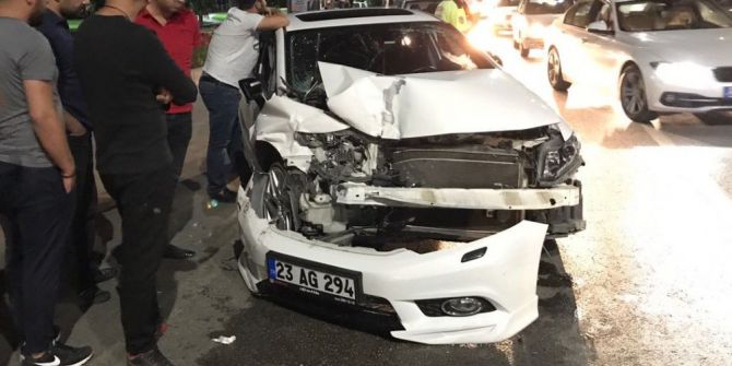 Elazığ’da Zincirleme Kaza: 2 Yaralı