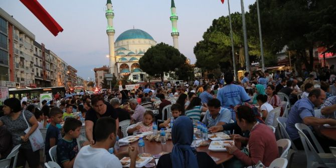 Gaziemir’de ‘Halil İbrahim Sofraları’