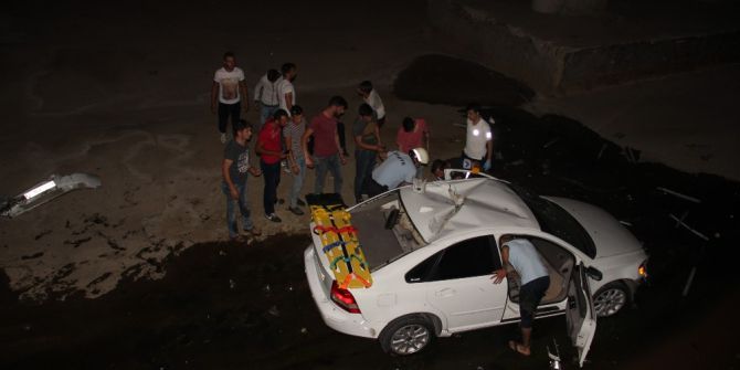 Köpeğe Çarpmamak İçin Dereye Uçtular